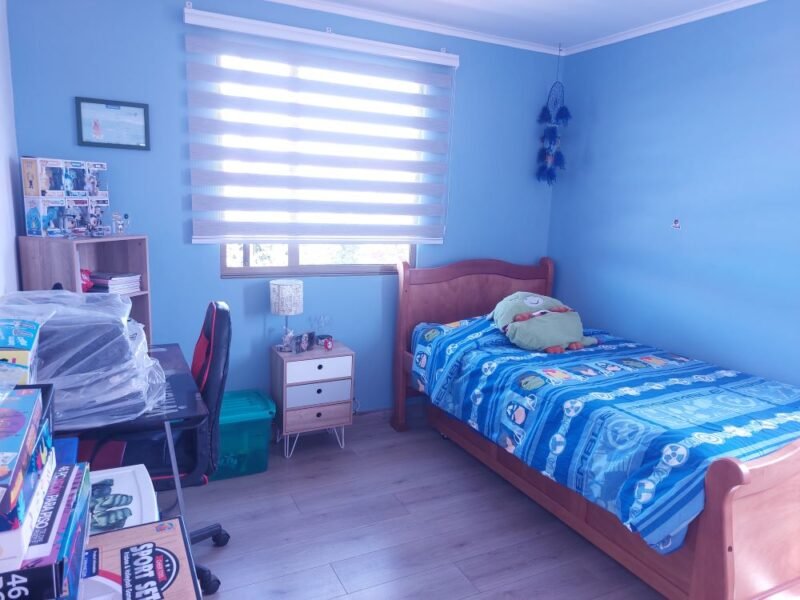 Linda casa con gran terreno/ En condominio