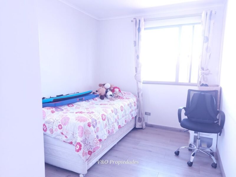 Linda casa con gran terreno/ En condominio