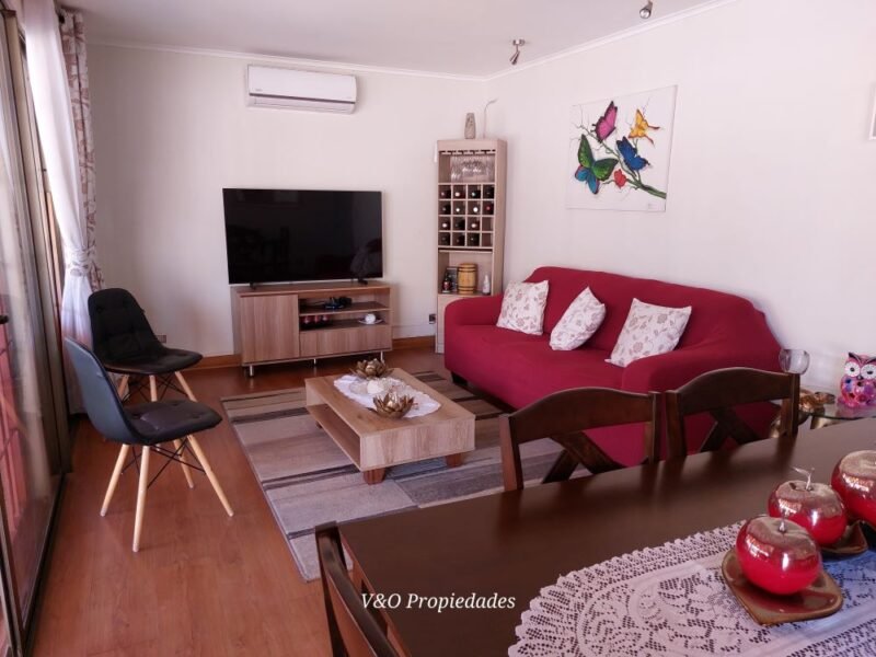 Linda casa con gran terreno/ En condominio