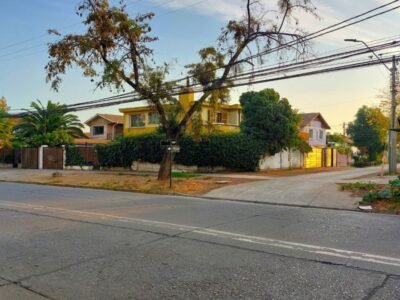 Linda y amplia casa en Ñuñoa/ Barrio residencial