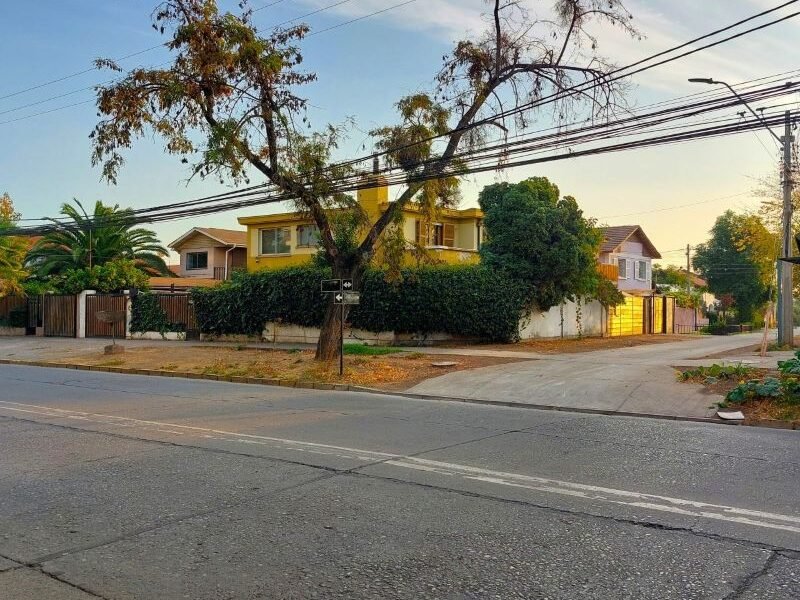 Linda y amplia casa en Ñuñoa/ Barrio residencial