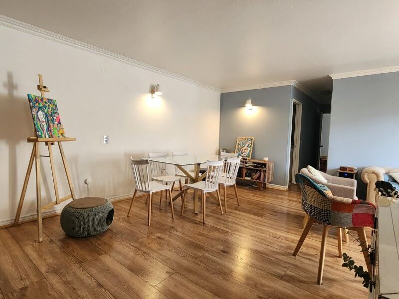 Remodelado y amplio departamento en Las Condes