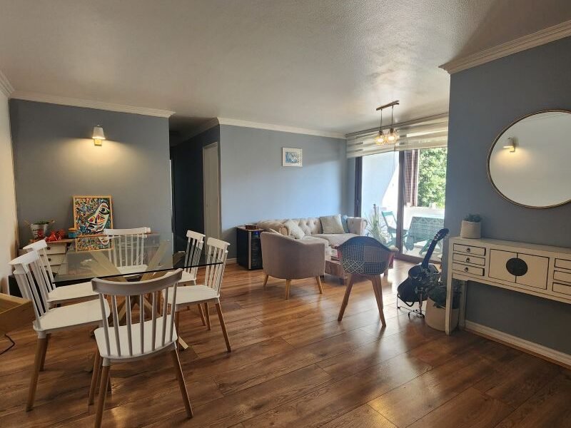 Remodelado y amplio departamento en Las Condes