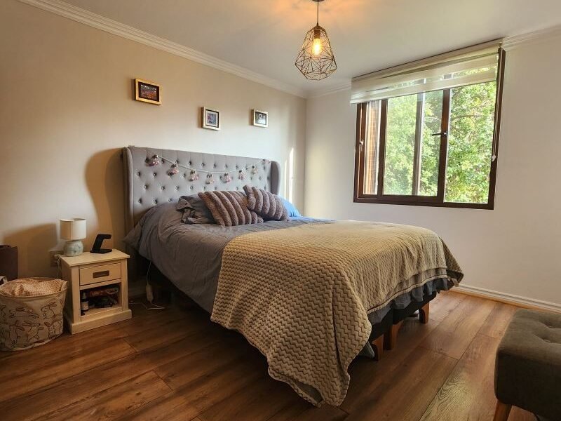 Remodelado y amplio departamento en Las Condes