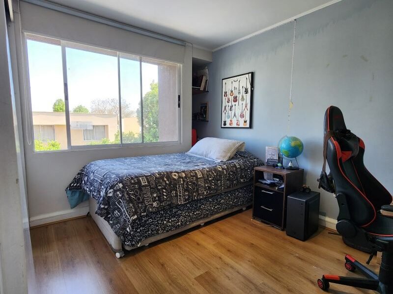 Moderna y amplia casa con piscina en condominio cerrado