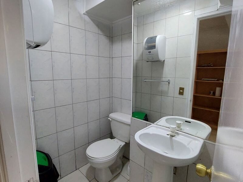 Oficina con estacionamiento