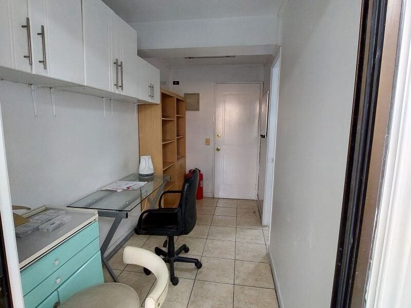 Oficina con estacionamiento