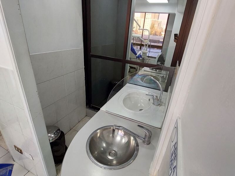 Oficina con estacionamiento