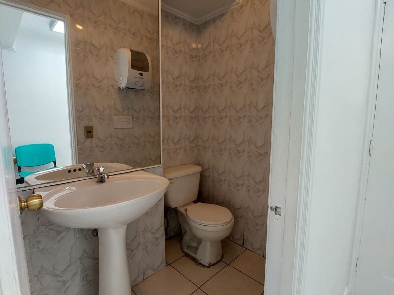 Se vende oficina pasos del metro Bellavista de La Florida