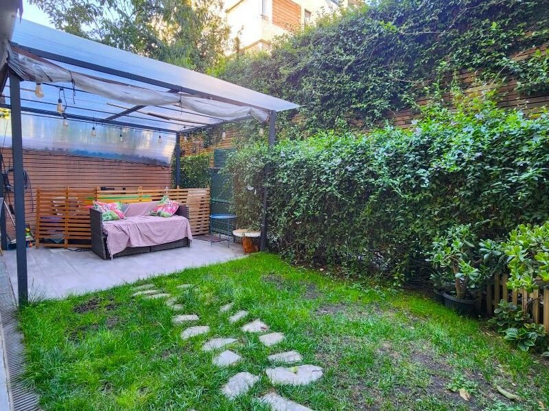 Departamento 2D/2B con Jardín Privado c/ 2 Estacionamientos