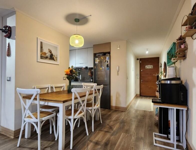 Departamento 2D/2B con Jardín Privado c/ 2 Estacionamientos