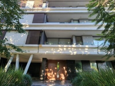 Departamento 2D/2B con Jardín Privado c/ 2 Estacionamientos