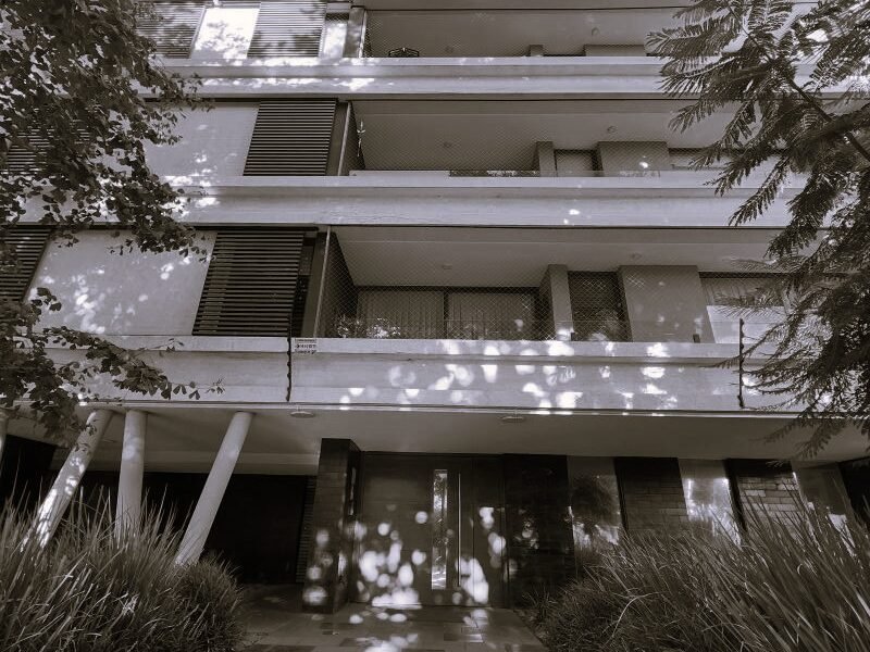 Departamento 2D/2B con Jardín Privado c/ 2 Estacionamientos